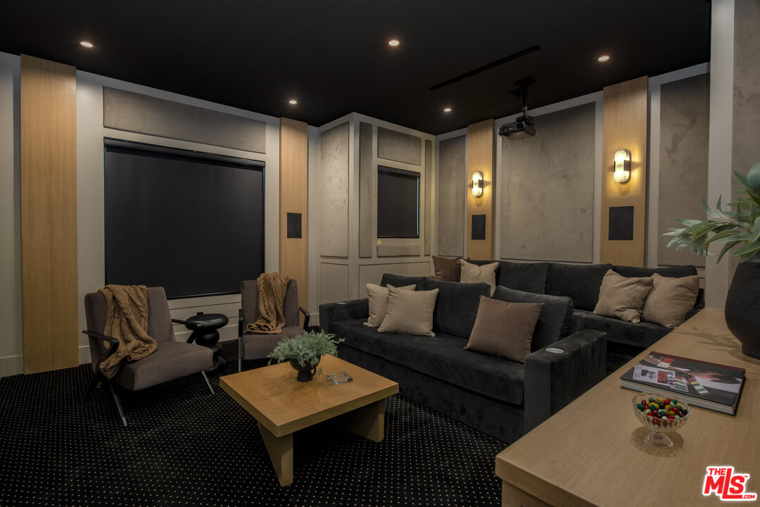 196 S Greenfield Ave