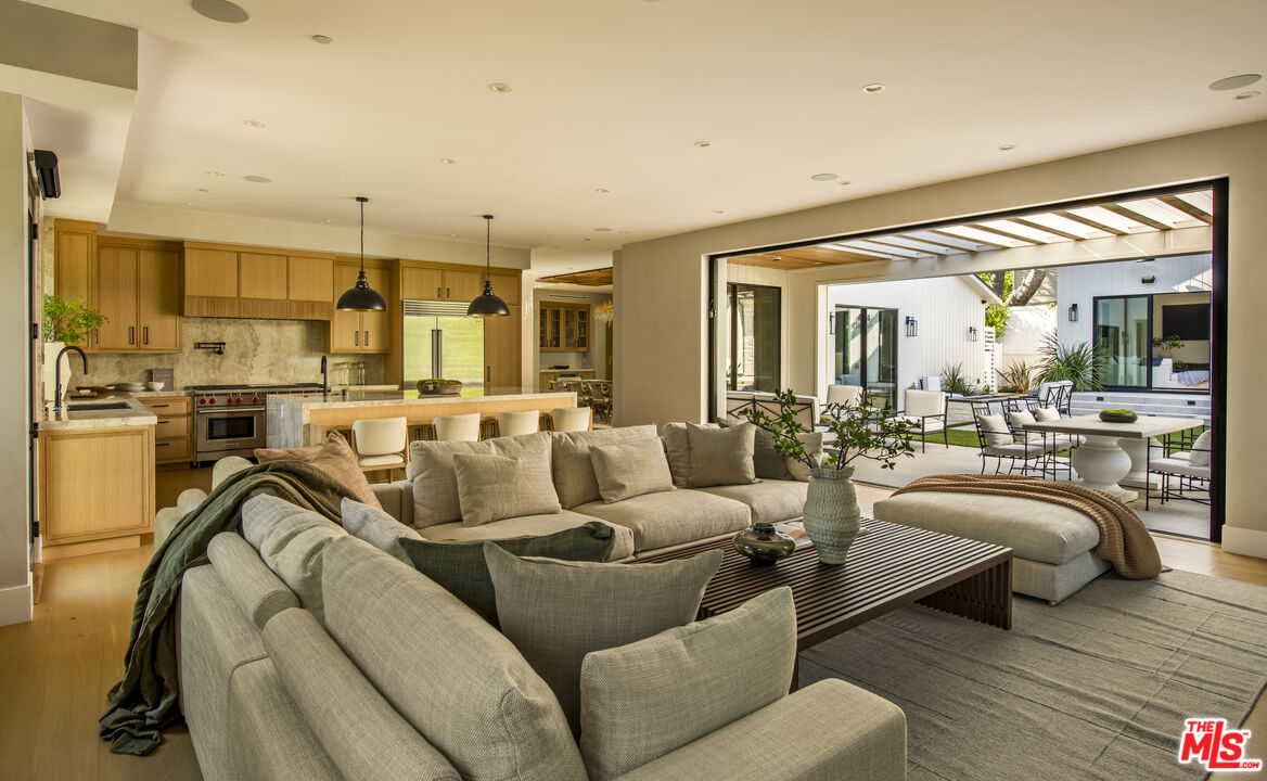 196 S Greenfield Ave