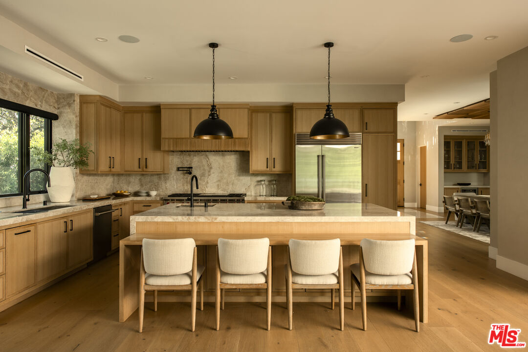 196 S Greenfield Ave