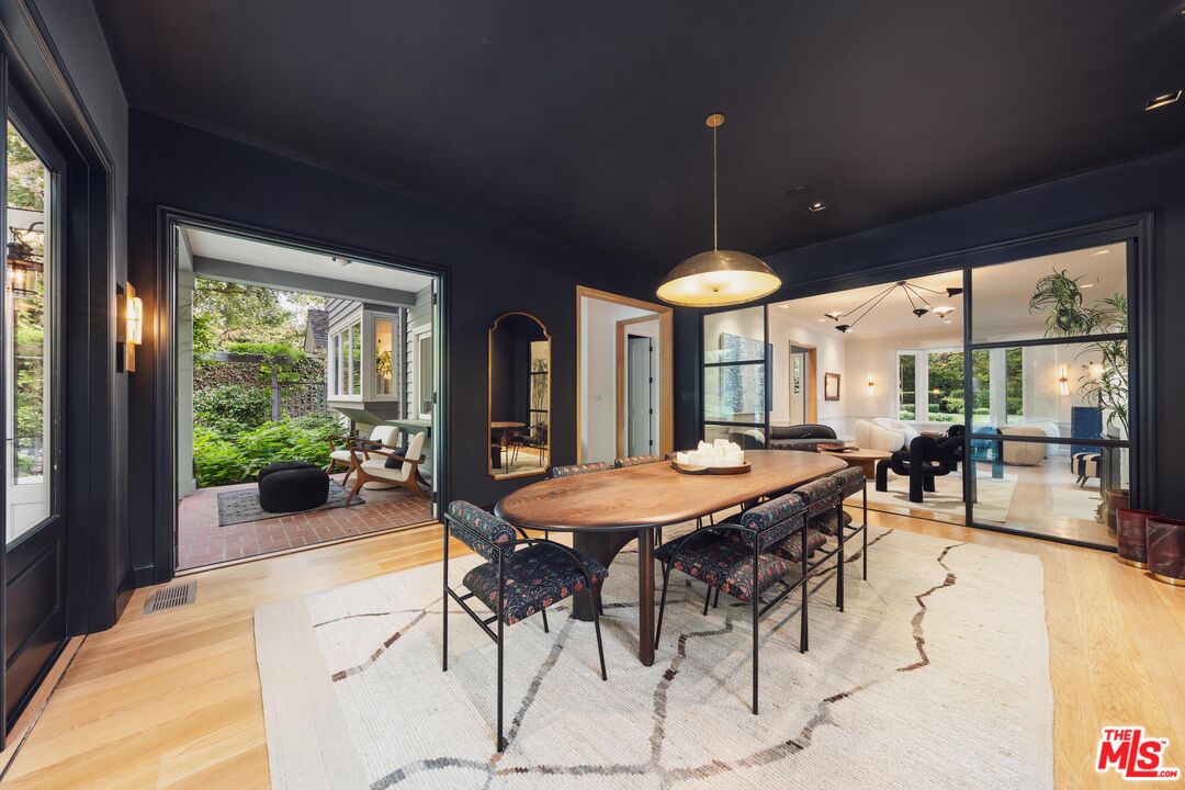 2600 Mandeville Canyon Rd