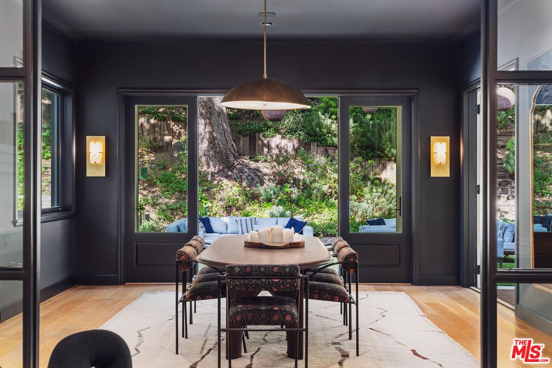 2600 Mandeville Canyon Rd