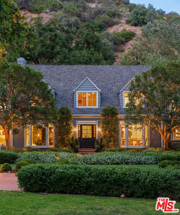 2600 Mandeville Canyon Rd