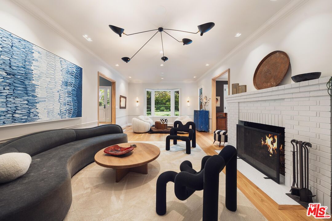 2600 Mandeville Canyon Rd