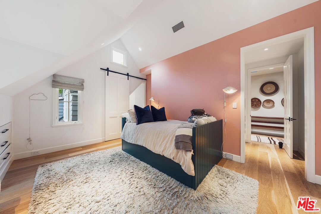 2600 Mandeville Canyon Rd
