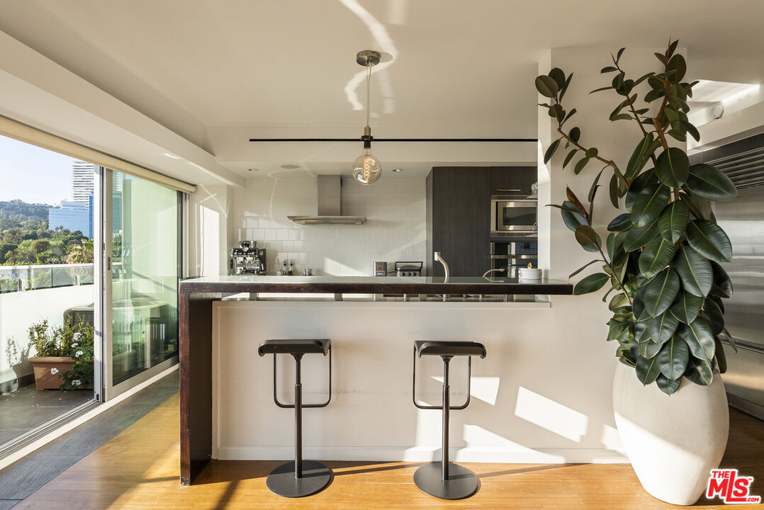 838 N Doheny Dr Unit: 1001