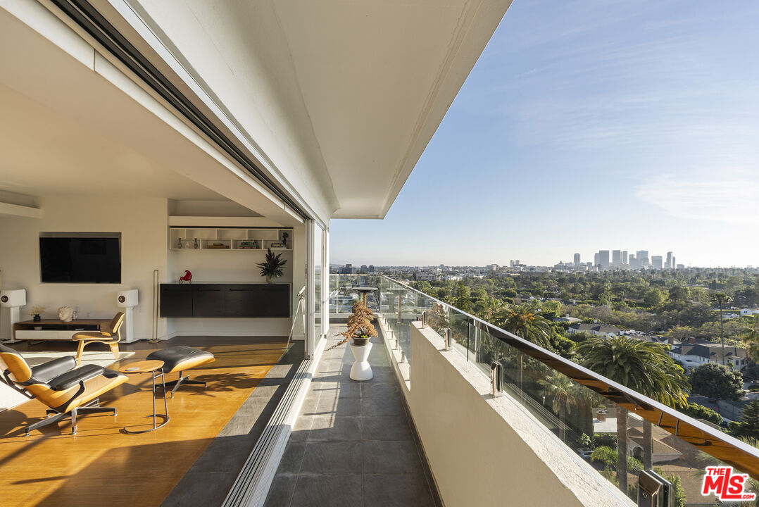 838 N Doheny Dr Unit: 1001