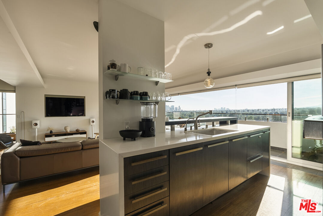 838 N Doheny Dr Unit: 1001