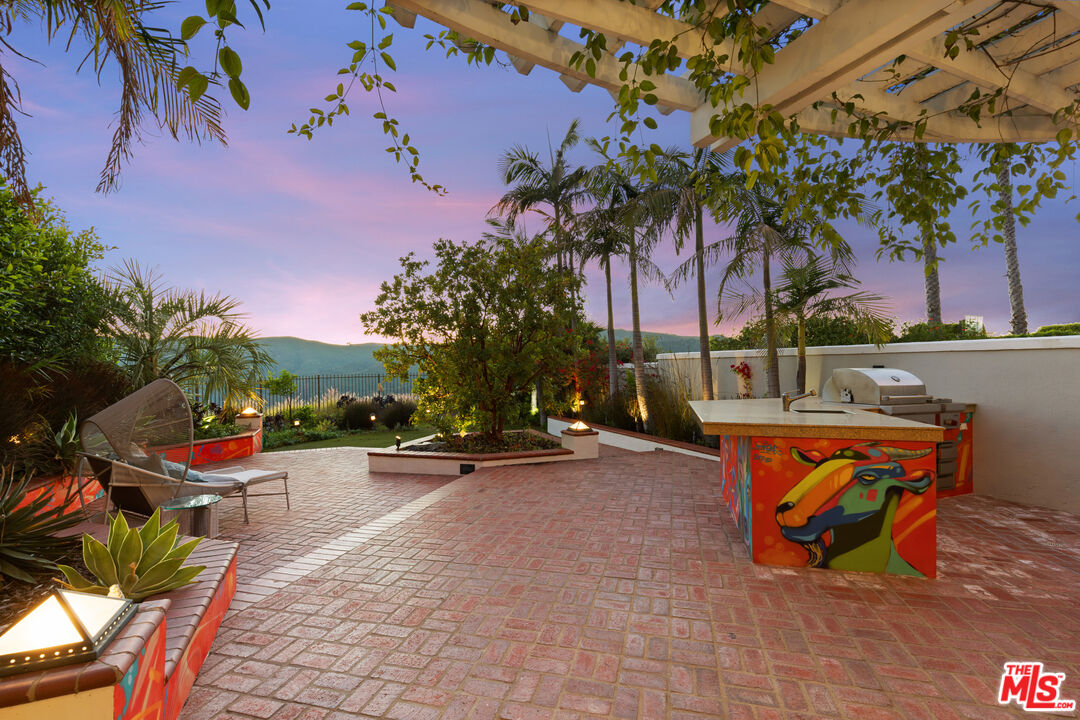 2305 Canyonback Rd