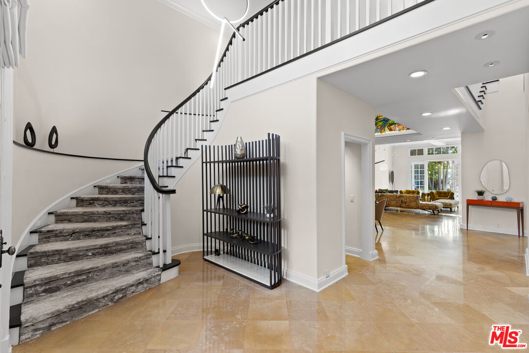 2305 Canyonback Rd