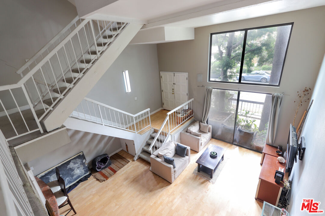11753 Mayfield Ave Unit: 7