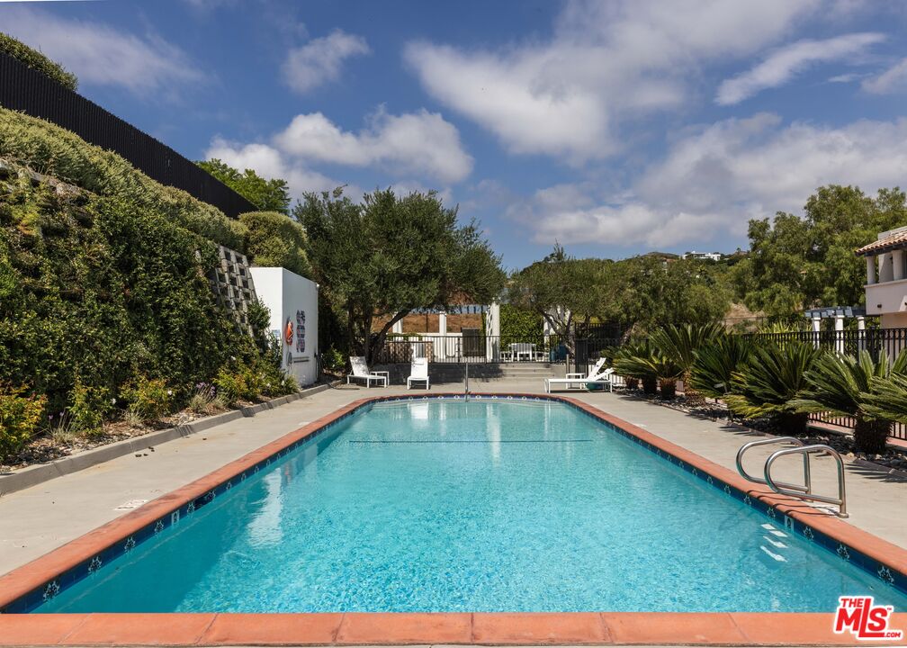 6435 Zumirez Dr Unit: 8