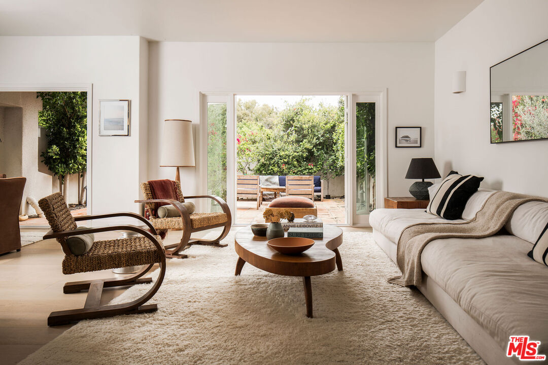 6435 Zumirez Dr Unit: 8