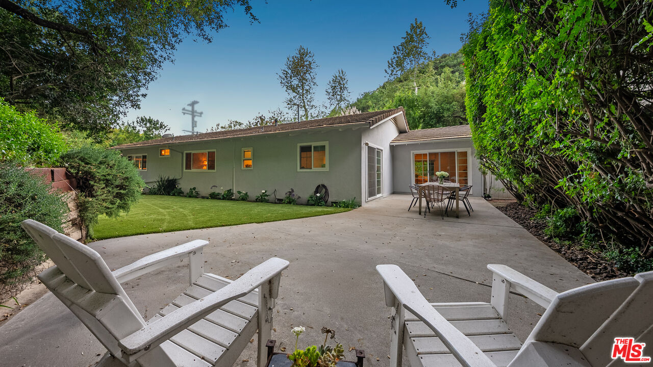 3634 Mandeville Canyon Rd