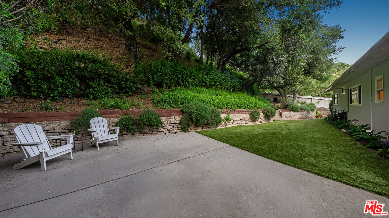 3634 Mandeville Canyon Rd