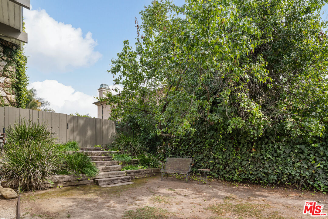2320 Westridge Rd