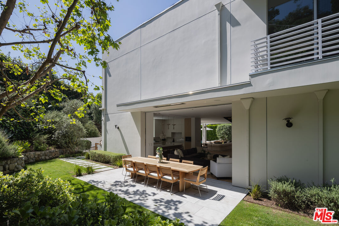 9011 Alto Cedro Dr