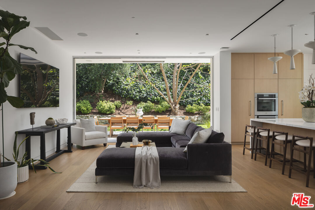 9011 Alto Cedro Dr