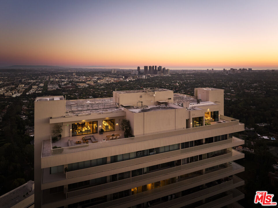 9255 Doheny Rd Unit: PH