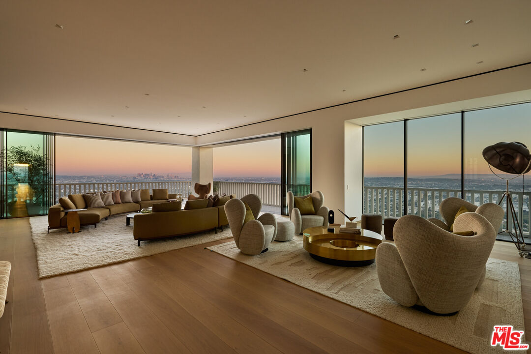 9255 Doheny Rd Unit: PH