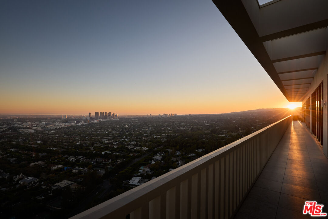 9255 Doheny Rd Unit: PH