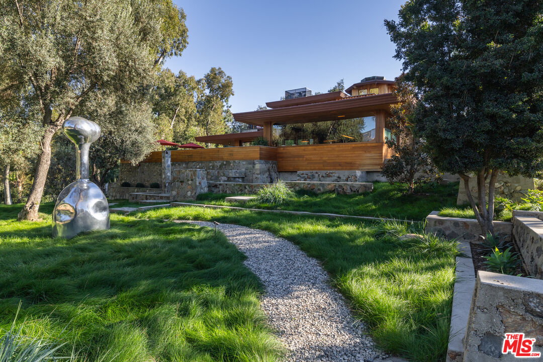 126 Summit Rd