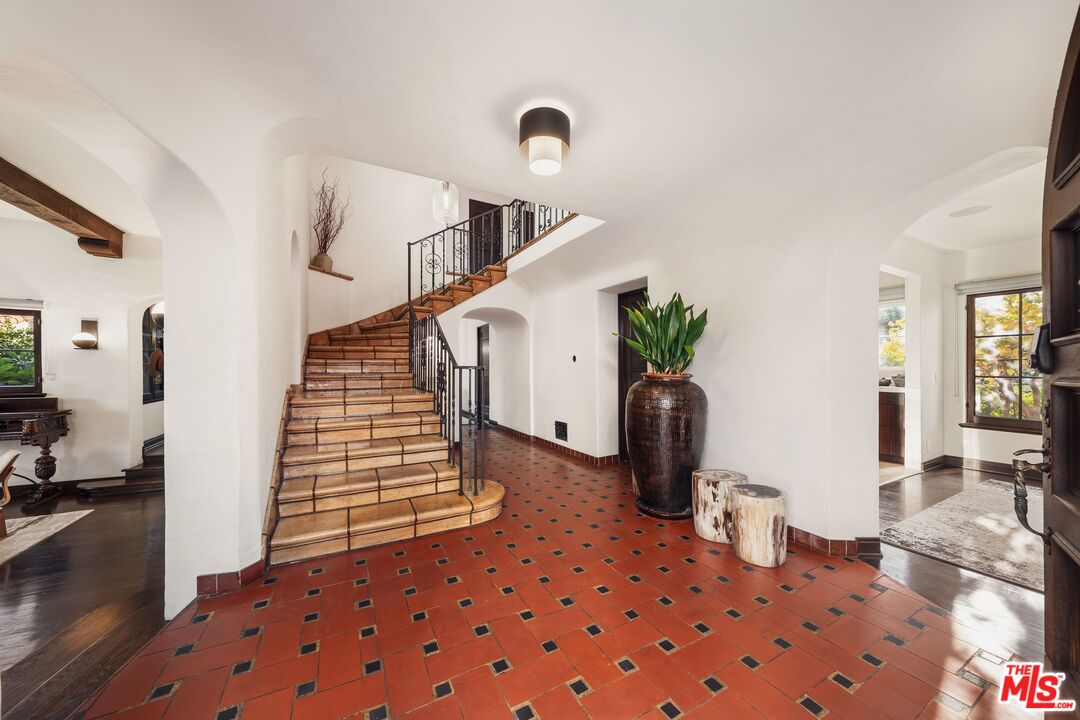 615 S Highland Ave