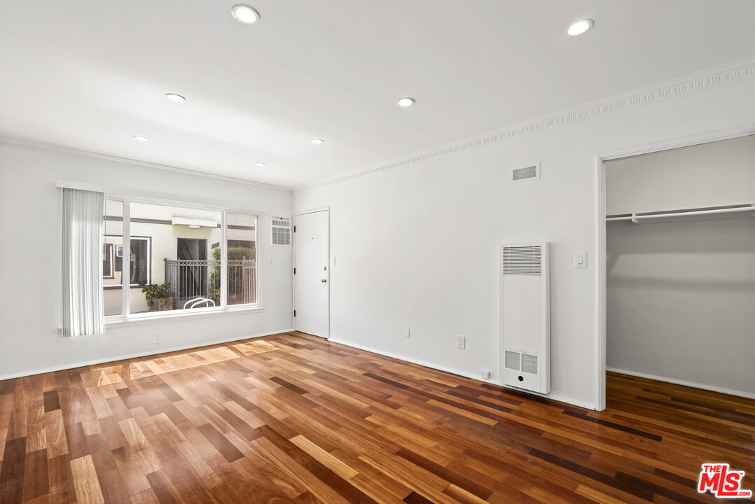 1235 N Harper Ave Unit: 19