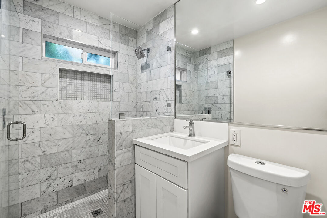 1235 N Harper Ave Unit: 19