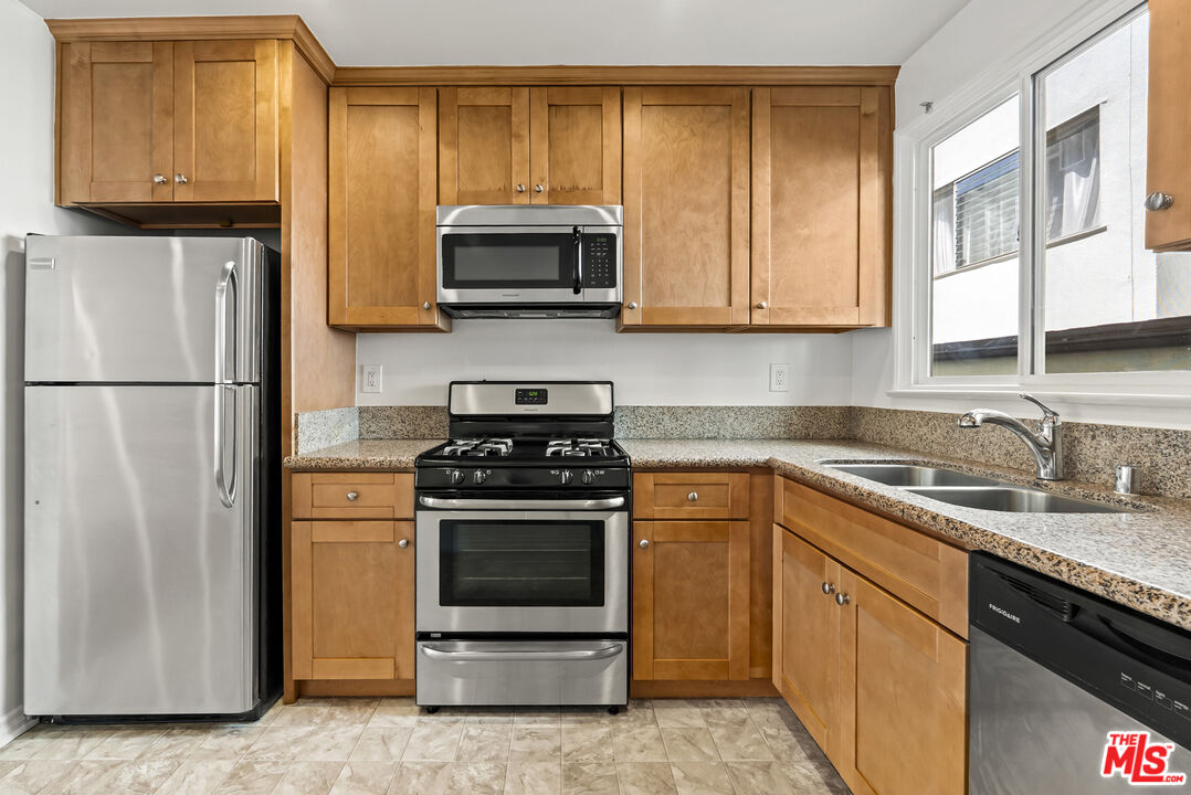 1235 N Harper Ave Unit: 19