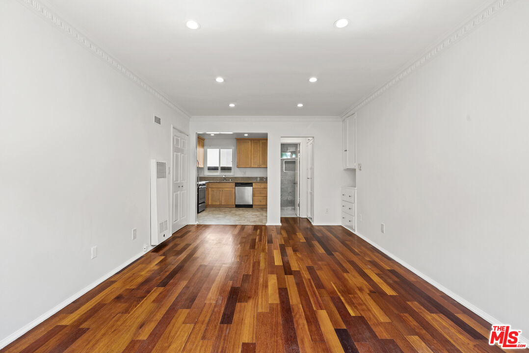 1235 N Harper Ave Unit: 19