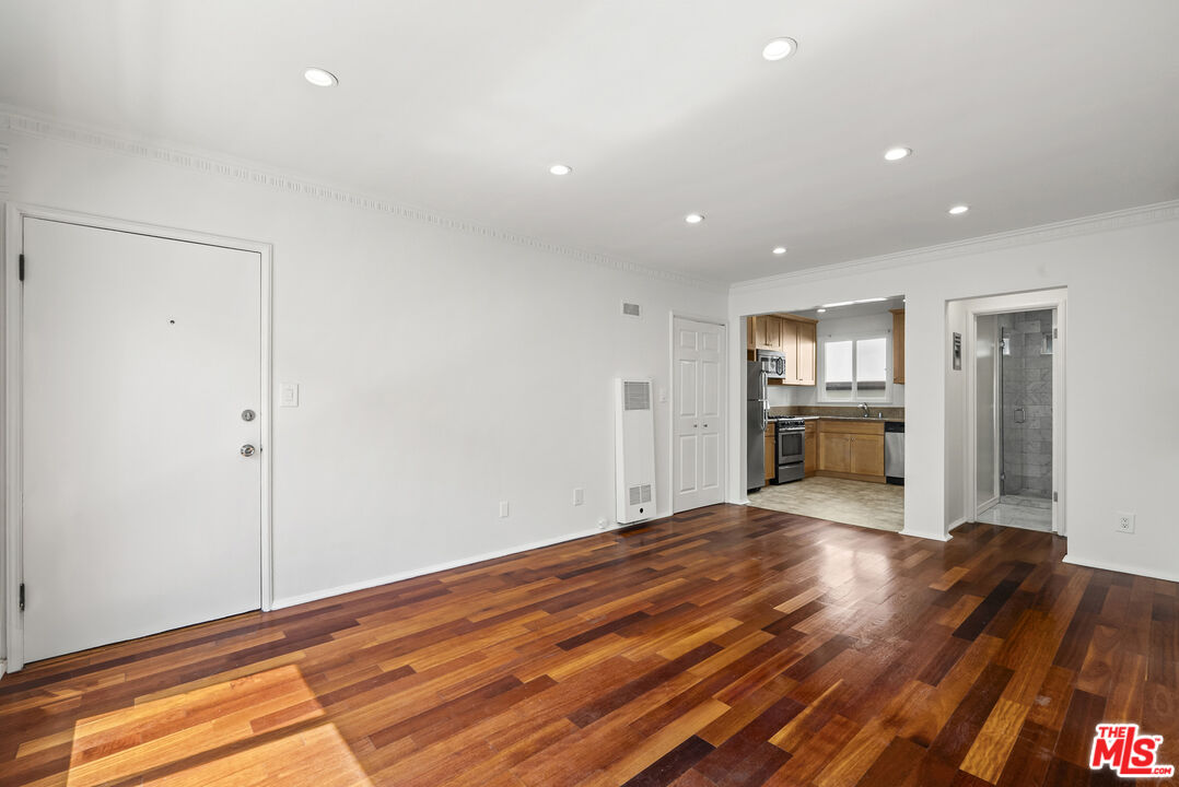 1235 N Harper Ave Unit: 19