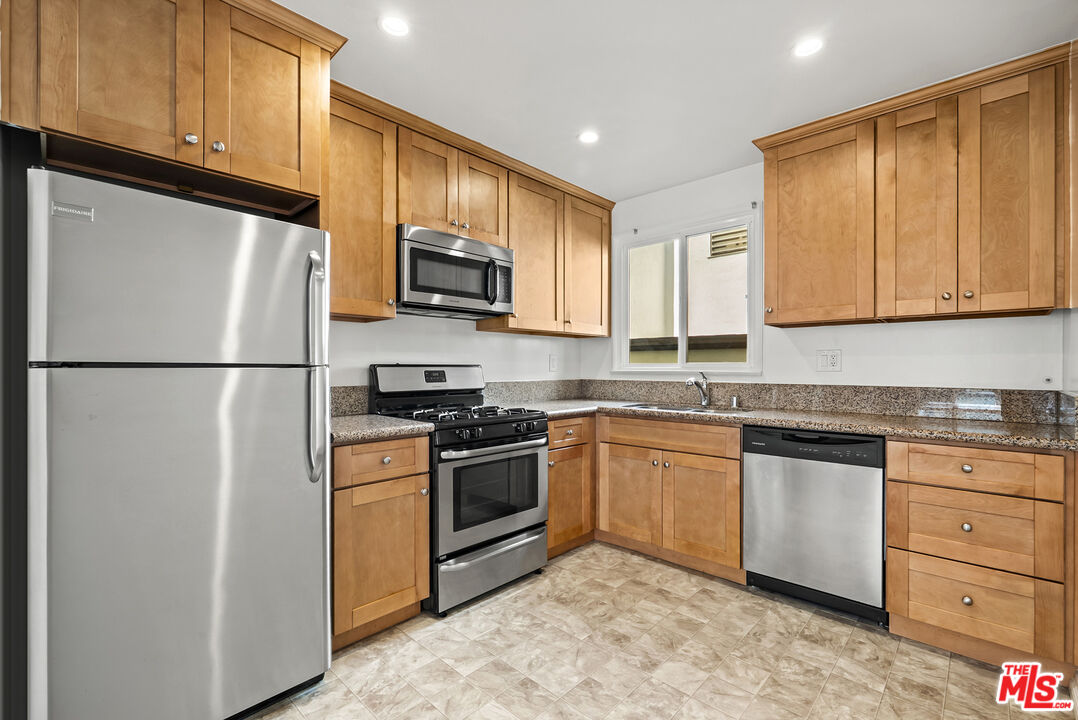 1235 N Harper Ave Unit: 19