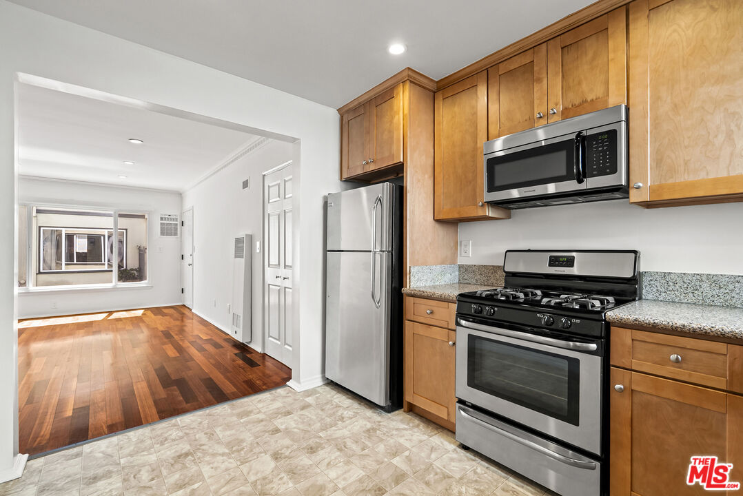 1235 N Harper Ave Unit: 19