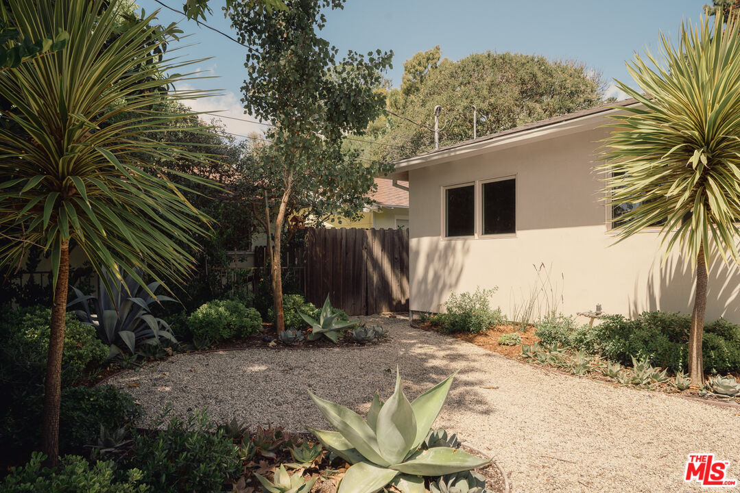 914 Bienveneda Ave