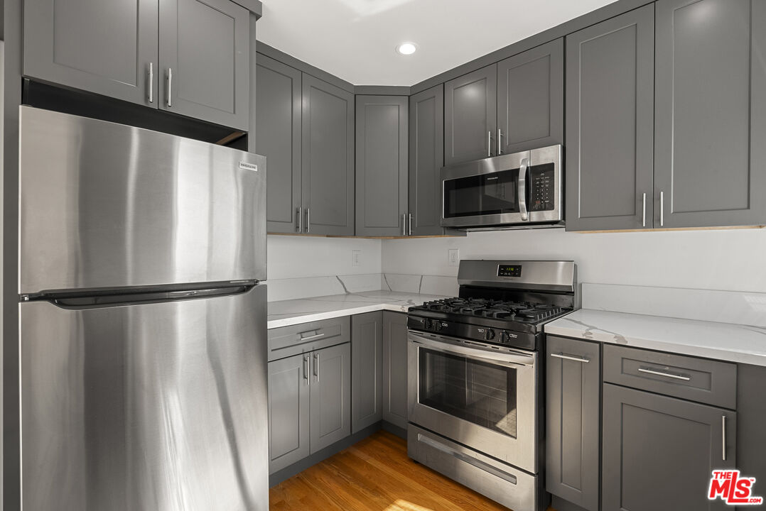 1233 N Harper Ave Unit: 2