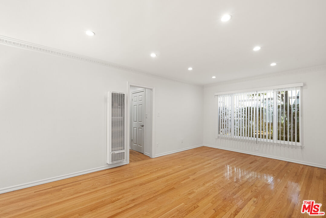 1233 N Harper Ave Unit: 2