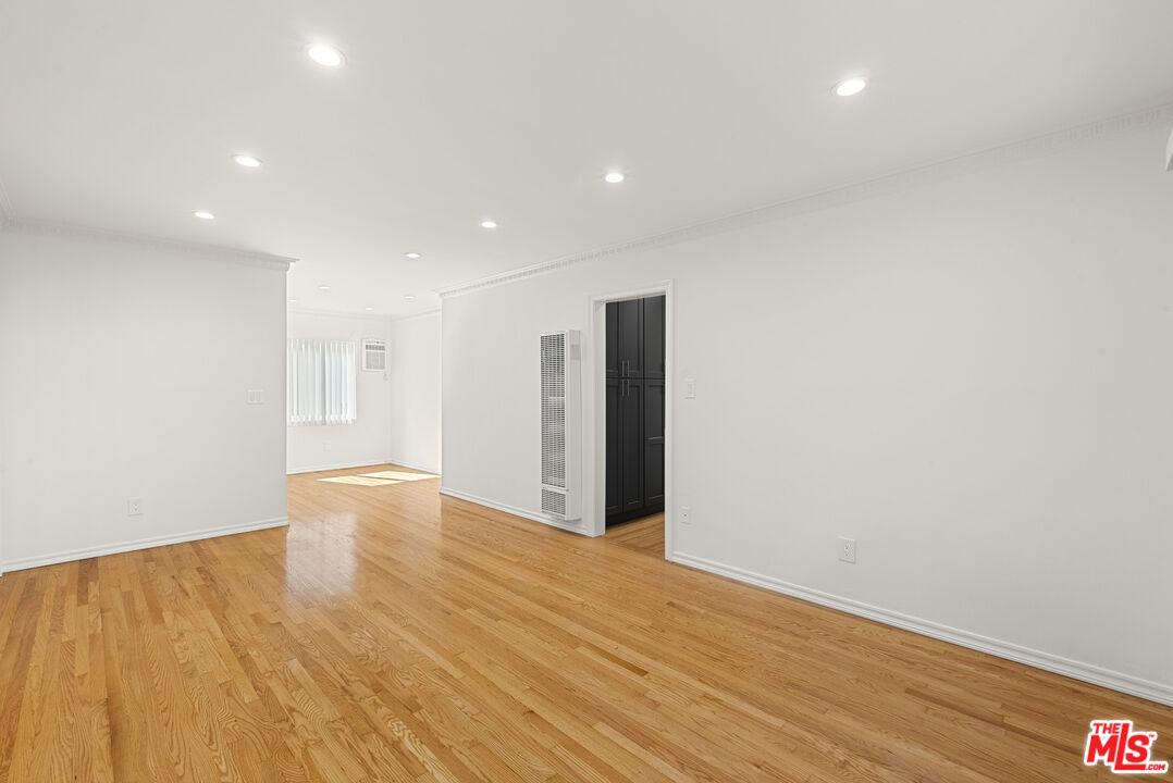 1233 N Harper Ave Unit: 2