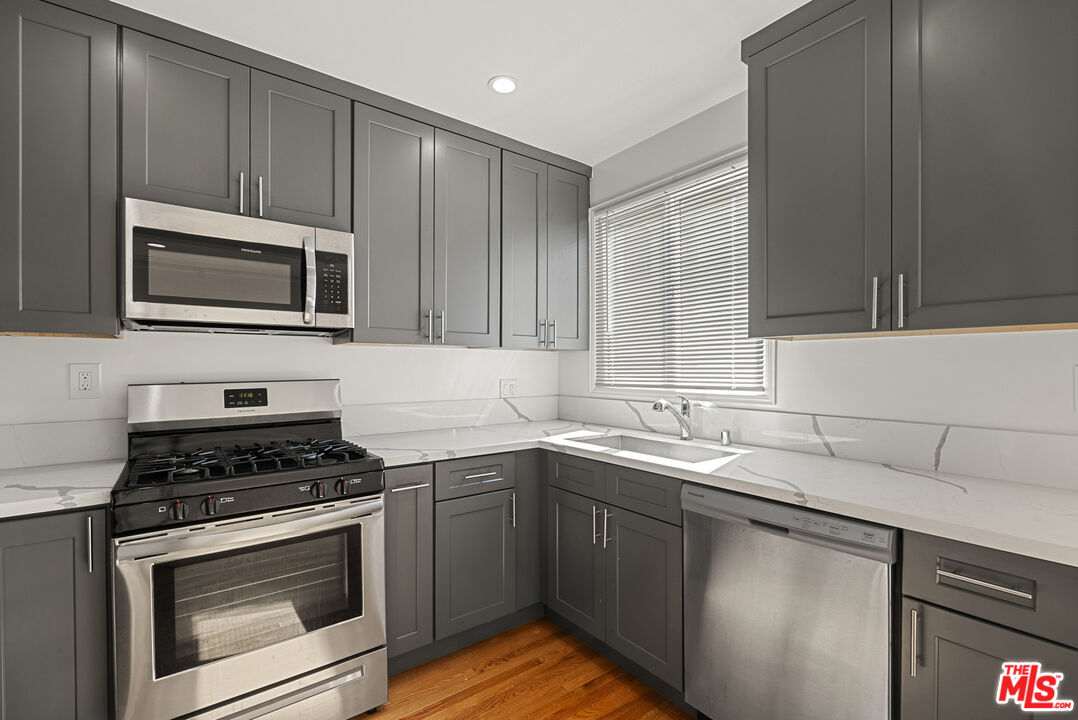 1233 N Harper Ave Unit: 2
