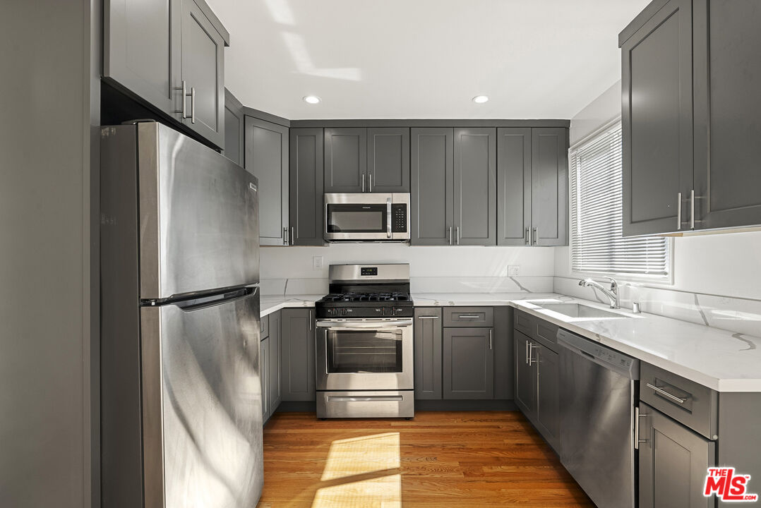 1233 N Harper Ave Unit: 2