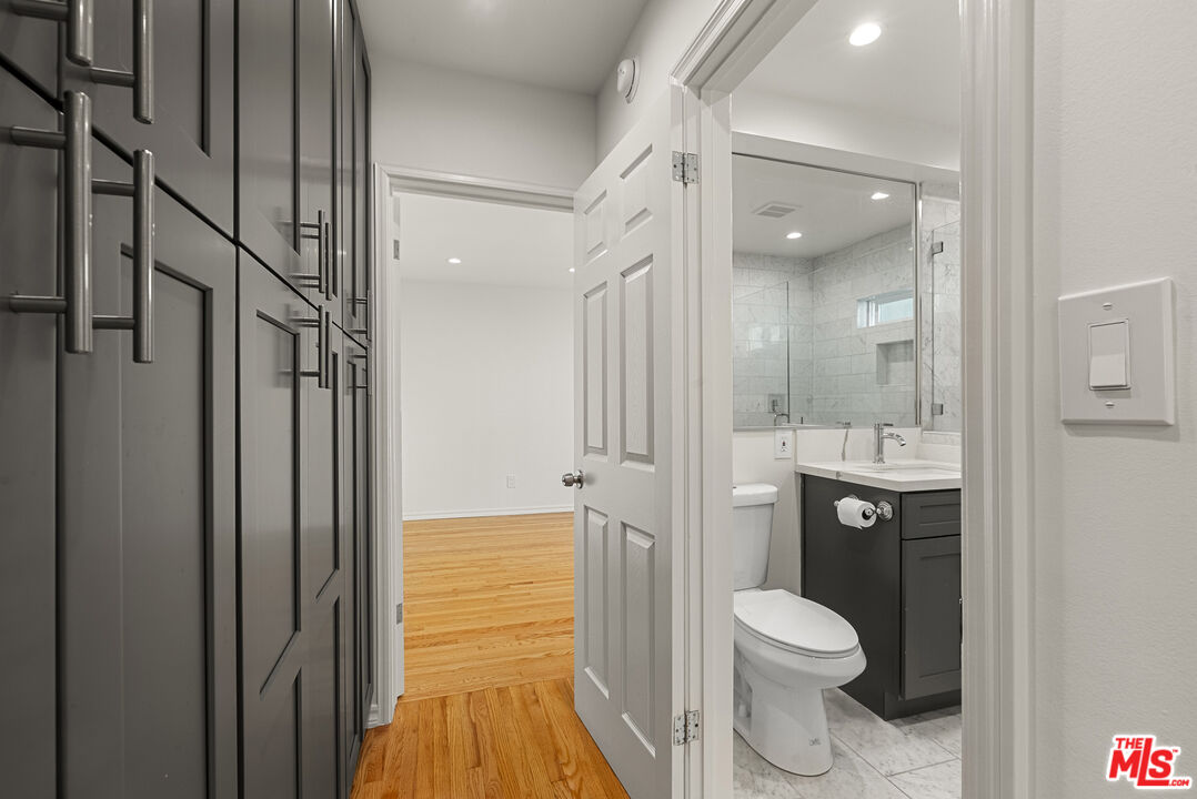 1233 N Harper Ave Unit: 2