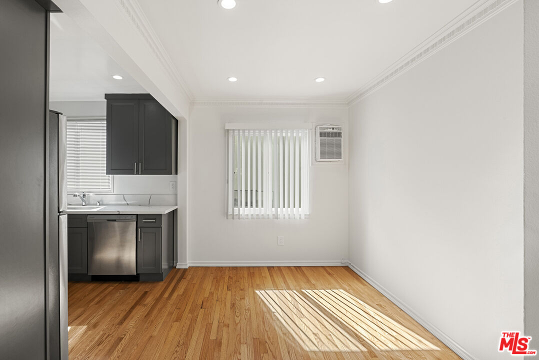 1233 N Harper Ave Unit: 2