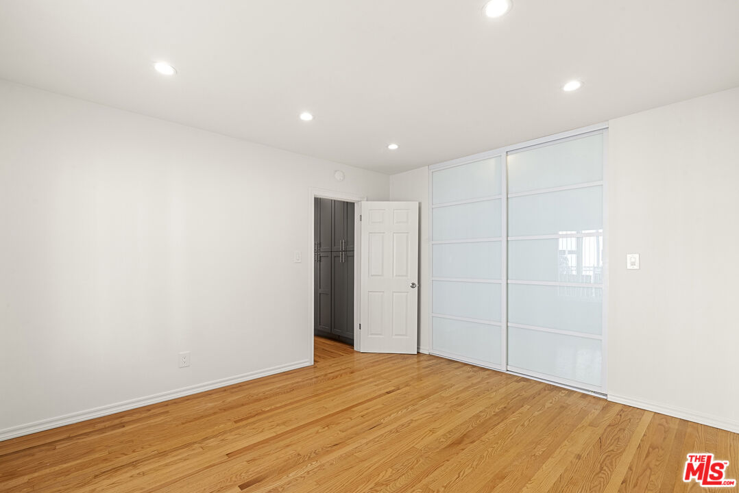 1233 N Harper Ave Unit: 2