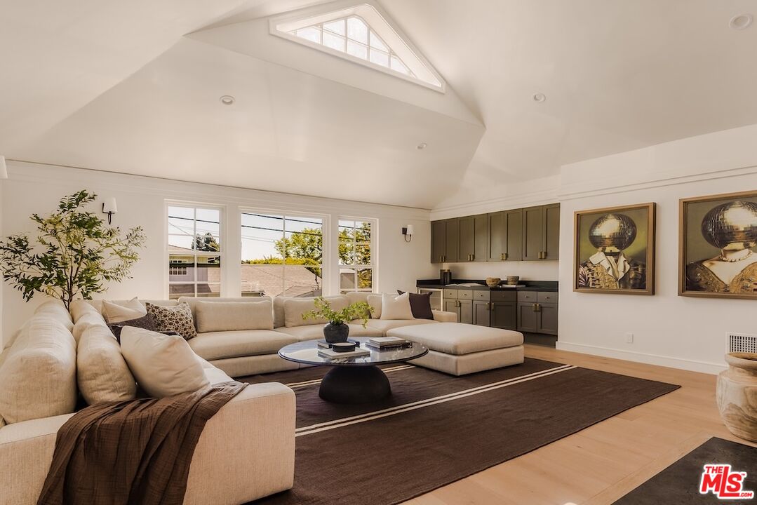 2179 Linda Flora Dr