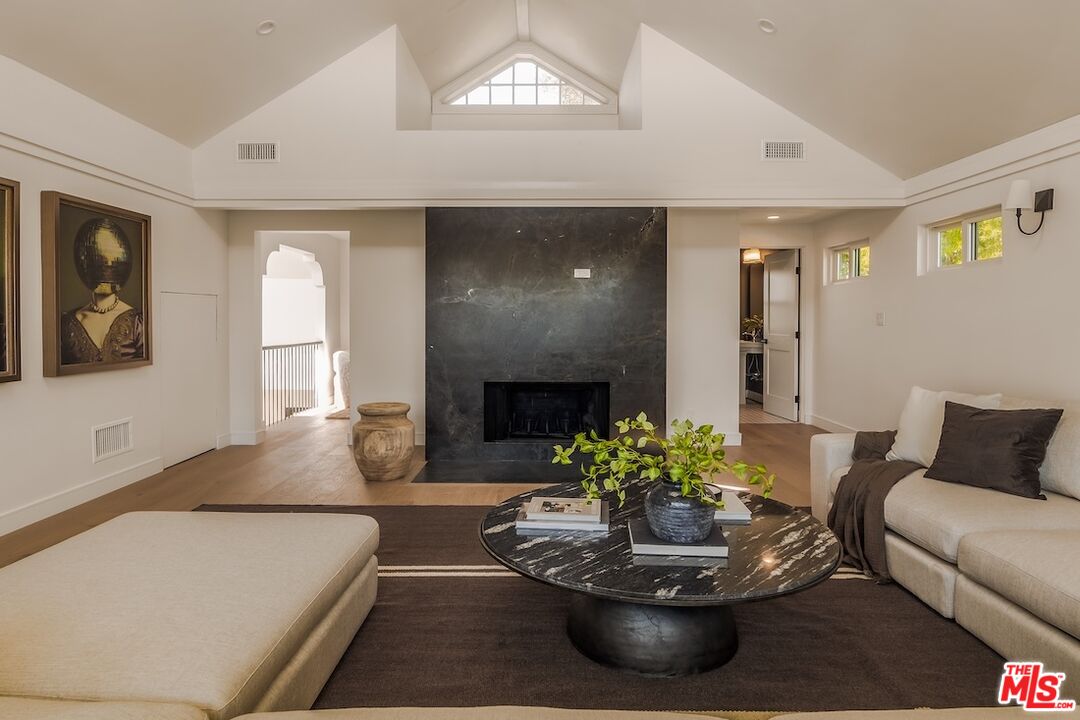 2179 Linda Flora Dr