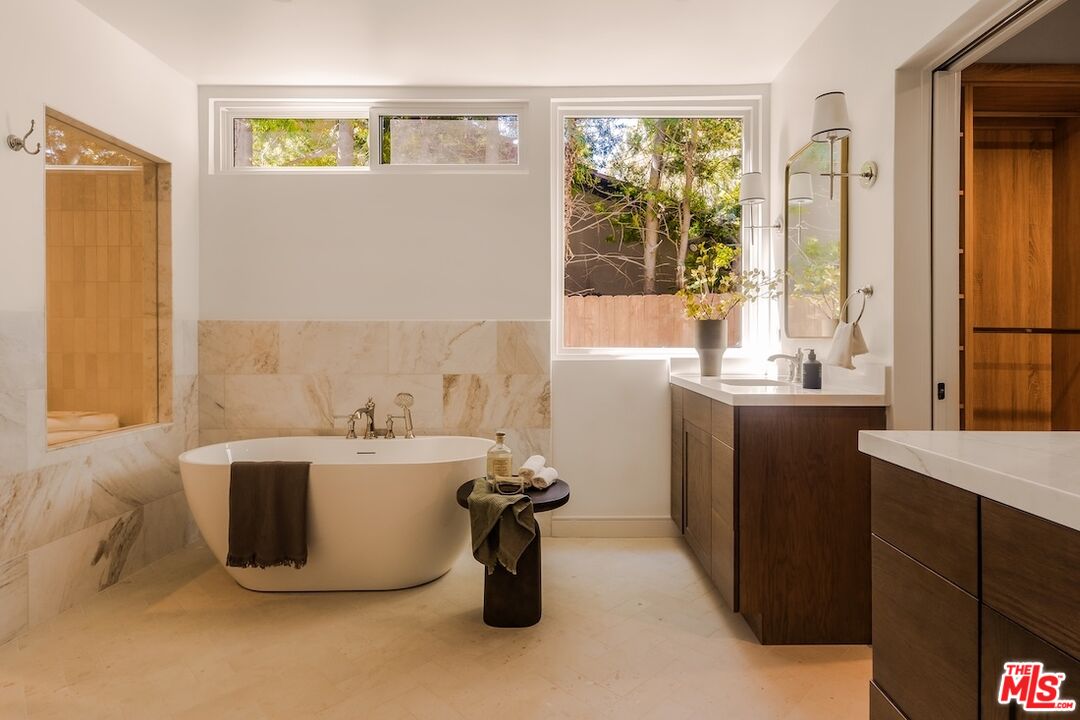 2179 Linda Flora Dr
