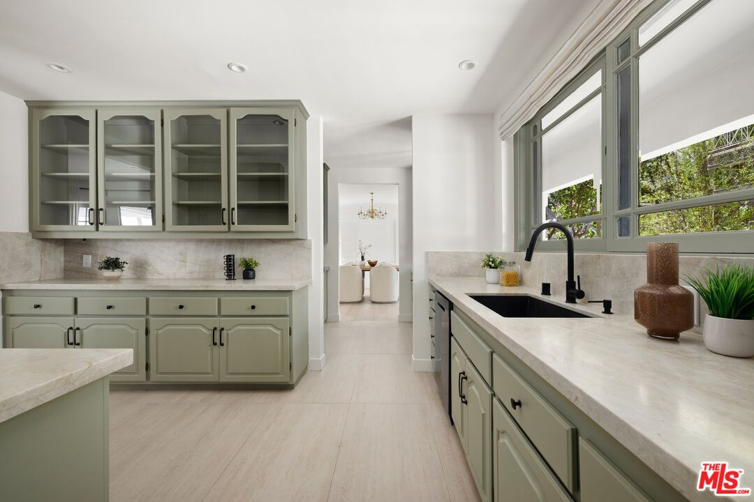 712 N Rodeo Dr
