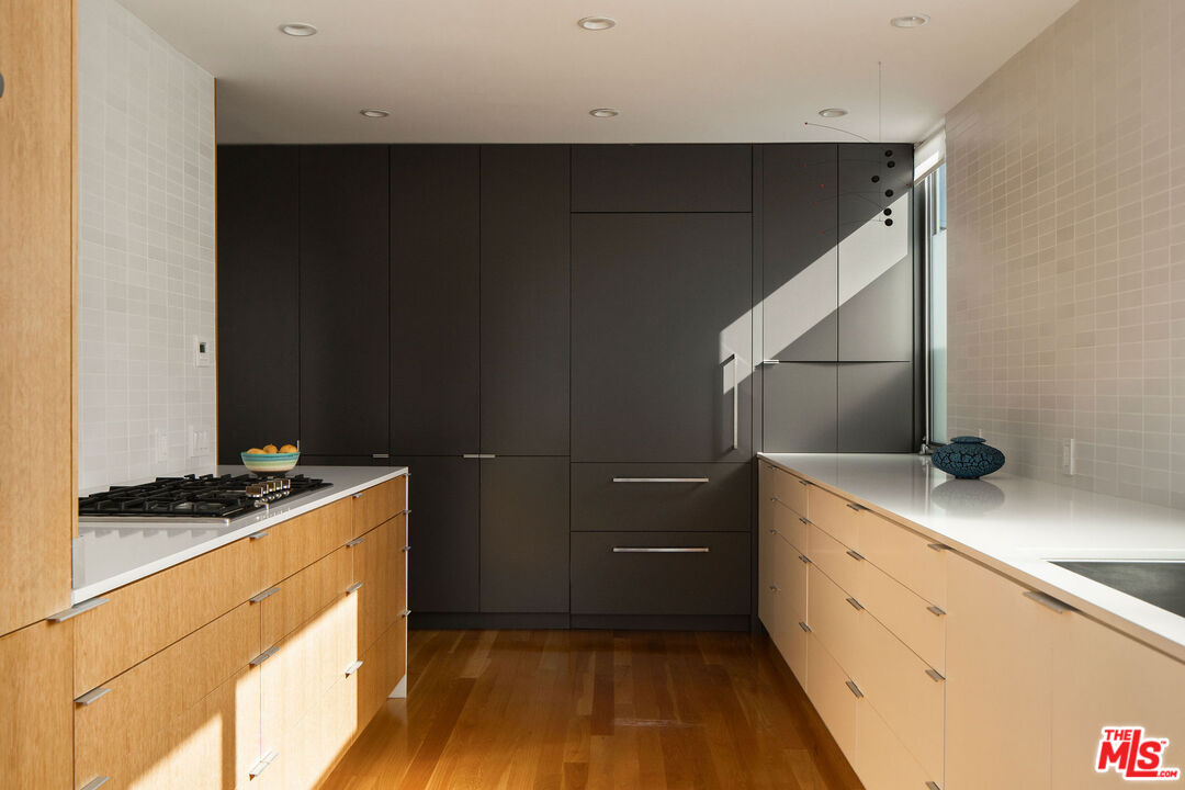 34 S Venice Blvd Unit: 2