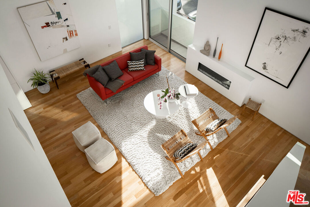 34 S Venice Blvd Unit: 2