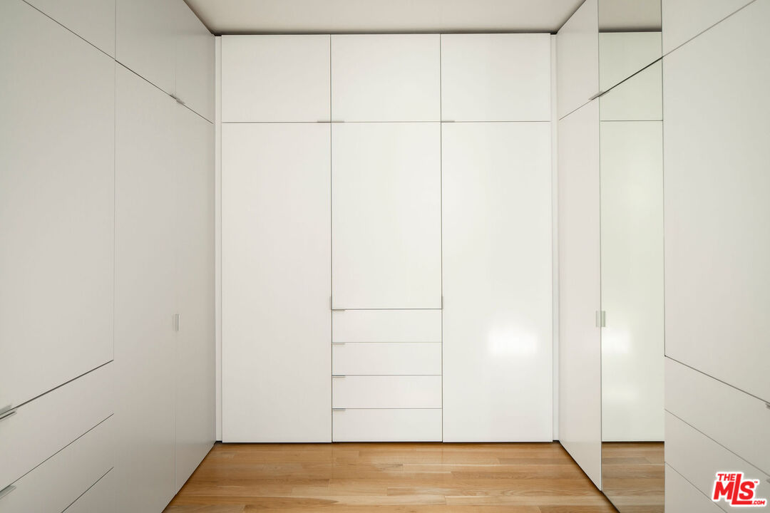34 S Venice Blvd Unit: 2