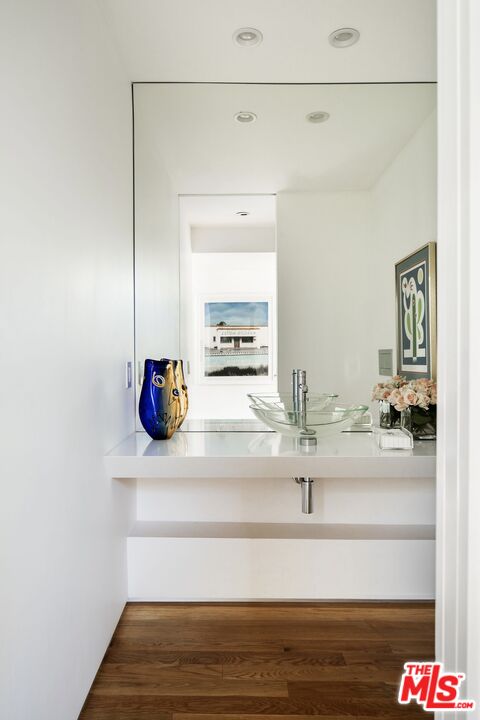 34 S Venice Blvd Unit: 2
